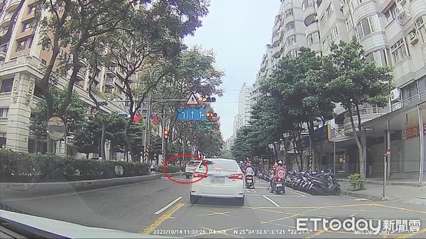 ▲宋男在路口闖紅燈，不慎撞上過馬路的4歲男童。（圖／記者陸運陞翻攝）