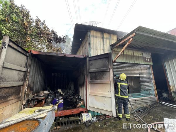 ▲▼仁武區橫山一巷發生火警 。（圖／記者吳世龍翻攝）