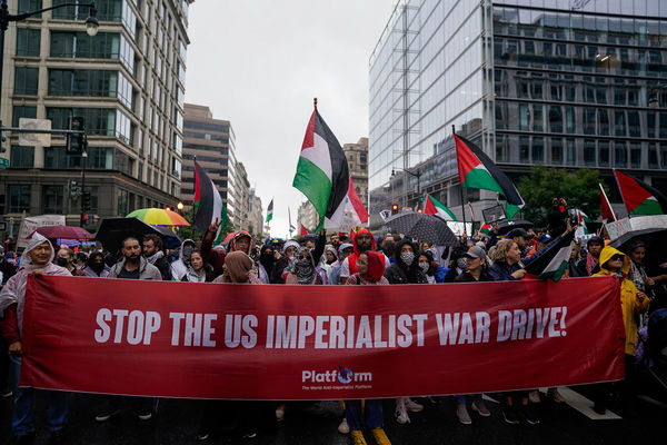 ▲▼美國數千名巴勒斯坦支持者14日在華盛頓白宮附近舉行示威遊行。（圖／路透）