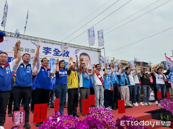 ▲前立委、前台南市議長李全教，15日於新化成立第2個立委競選總部，李全教的妻子首度現身為他站台，現場加油聲不斷。（圖／記者林東良翻攝，下同）