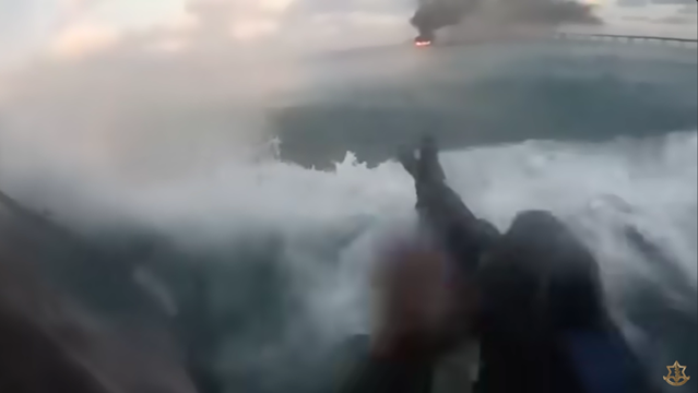▲▼以色列國防軍（IDF）釋出密錄器畫面，以色列海軍近距離擊退哈瑪斯。（圖／翻攝自YouTube／Israel Defense Forces）