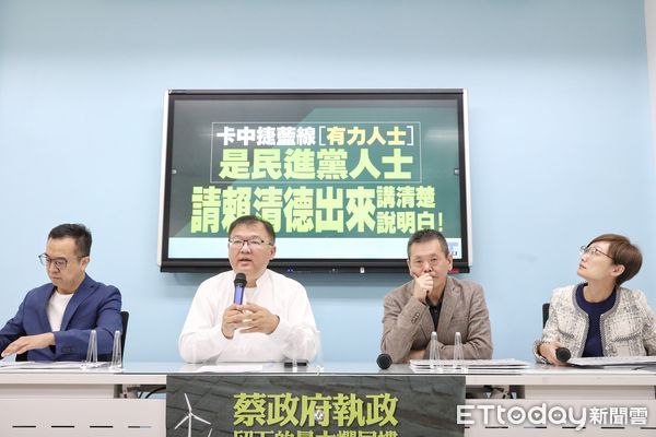 ▲▼國民黨團召開「卡中捷藍線『有力人士』是民進黨人士 請賴清德出來講清楚說明白 台中藍線捷運爭議      。（圖／記者屠惠剛攝）