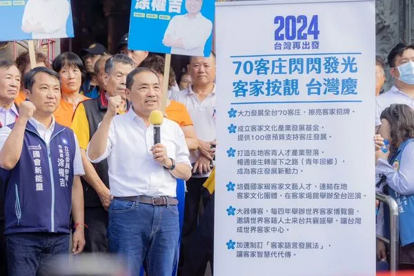 ▲侯友宜於楊梅三元宮。（圖／侯辦提供）