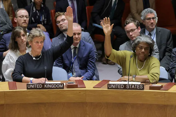 ▲▼英國與美國駐聯合國大使對俄羅斯所提出的停火協議投下反對票。（圖／路透）