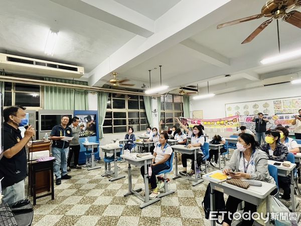 ▲屏東地檢署主任檢察官郭書鳴等人前進日新工商進修部宣導             。（圖／記者陳崑福翻攝）