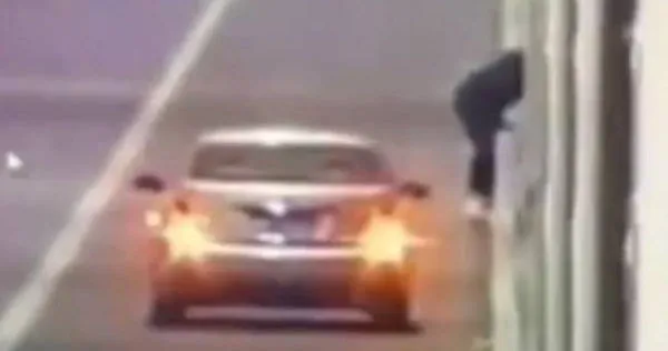 山東濟南一名男子，年僅33歲竟跳橋尋短。（圖／翻攝自微博）