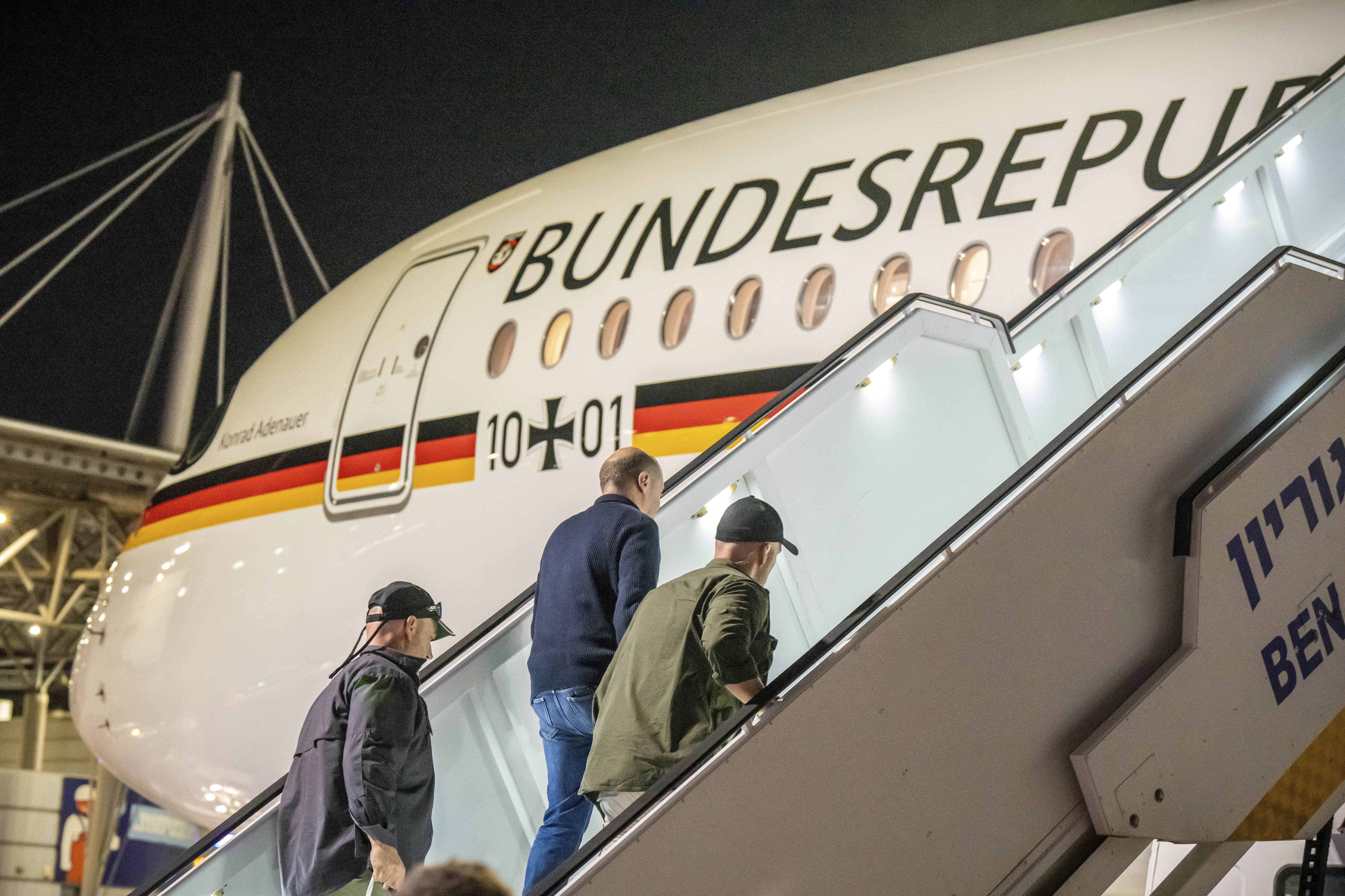 ▲▼德國總理蕭茲出訪以色列，準備搭機離開時遇到空襲警報。（圖／達志影像／美聯社）