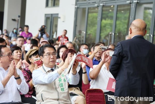 ▲前行政院長蘇貞昌新書《護國四年》，17日在台南舉辦新書發表會，台南市長黃偉哲等人到場表達支持。（圖／記者林東良翻攝，下同）