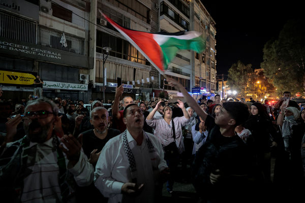▲▼加薩醫院遭轟炸，黎巴嫩首都貝魯特出現反以色列抗議活動。（圖／路透）