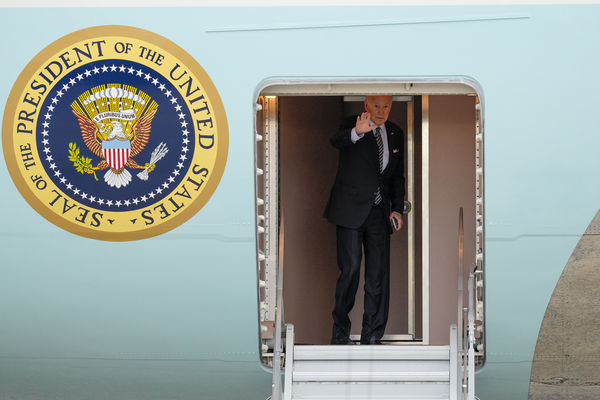 ▲▼美國總統拜登搭乘空軍一號前往以色列。（圖／達志影像／美聯社）