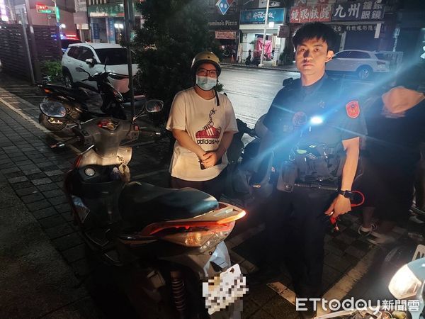 ▲屏東警察分局民和派出所警員金冠宇及沈子勛助阮女順利返家             。（圖／記者陳崑福翻攝）