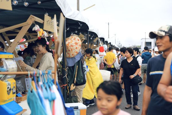 ▲▼文化部「創新書市」讓各地方獨立書店與藝文單位結盟，舉行非典型的書店市集，受到歡迎。（圖／文化部）