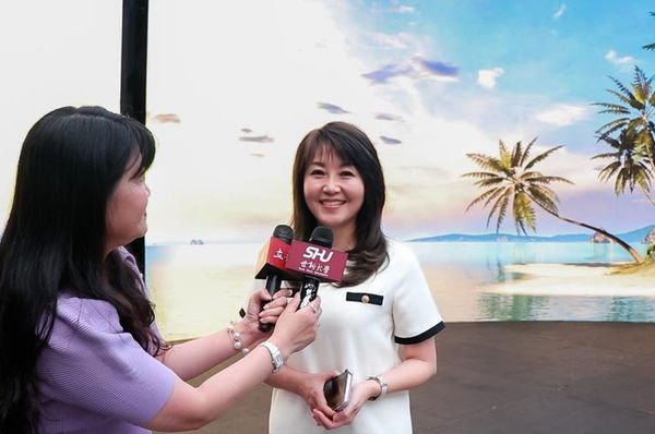 ▲ 世新傑出校友、資深媒體人廖筱君也一同到母校參訪。（圖／世新大學提供）