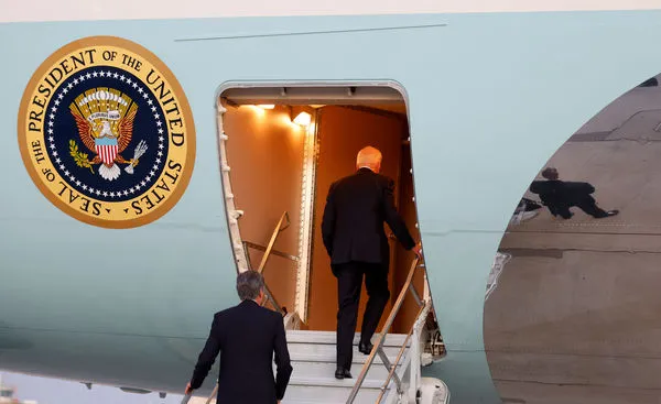 ▲▼美國總統拜登在訪問以色列後登上空軍一號離開。（圖／路透）