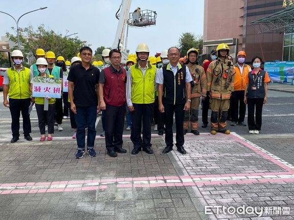 ▲台南市麻豆區公所，結合消防局第二救災救護大隊、麻豆區衛生所等單位，辦理2023年度地震防災教育暨初期緊急避難應變示範演練。（圖／記者林東良翻攝，下同）