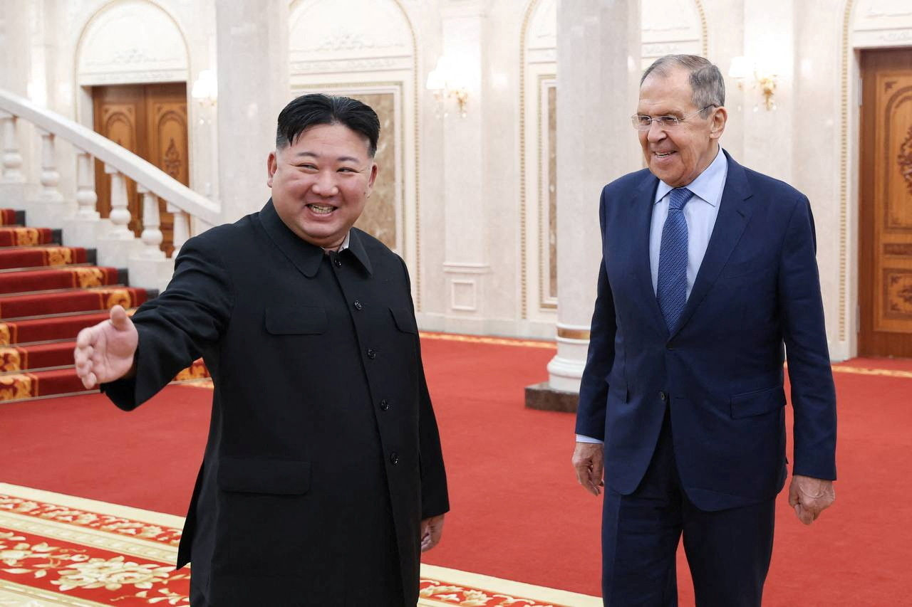 ▲▼北韓最高領導人金正恩19日在平壤接見俄國外交部長拉夫羅夫。（圖／路透）
