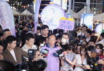 快訊／郭台銘連署賄選案再燒　士檢大舉搜索...嘉義帶人漏夜偵訊