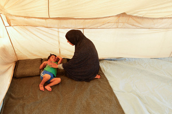 ▲▼巴勒斯坦人在加薩南部城市汗尤尼斯（Khan Younis）的帳篷營地避難。（圖／路透）