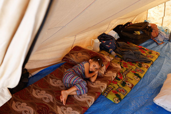 ▲▼巴勒斯坦人在加薩南部城市汗尤尼斯（Khan Younis）的帳篷營地避難。（圖／路透）
