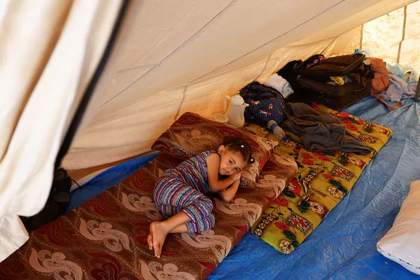 ▲▼巴勒斯坦人在加薩南部城市汗尤尼斯（Khan Younis）的帳篷營地避難。（圖／路透）