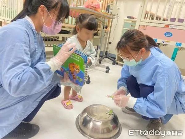 ▲以為只是肚子痛掛急診！2歲女童檢查竟是罕病　一夜四肢癱瘓父母崩潰。（圖／豐原醫院提供）