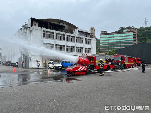 ▲▼「LUF60 消防機器人登場」 臺北市政府消防局引進救災生力軍  提升救災效能。（圖／臺北市政府消防局）