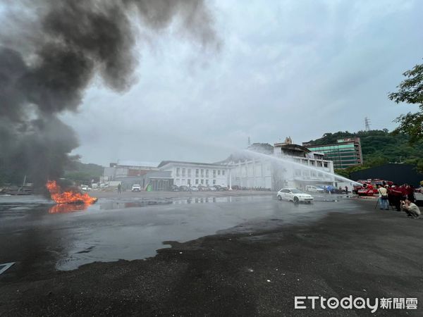 ▲▼「LUF60 消防機器人登場」 臺北市政府消防局引進救災生力軍  提升救災效能。（圖／臺北市政府消防局）