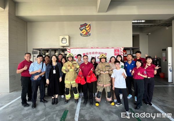 ▲台南地檢署主任檢察官李駿逸及台南地院庭長楊書琴兩位學習司法官師，帶領第63期台南學習組學習司法官們，前往台南市消防局參訪學習。（圖／記者林東良翻攝，下同）