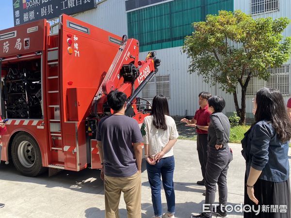 ▲台南地檢署主任檢察官李駿逸及台南地院庭長楊書琴兩位學習司法官師，帶領第63期台南學習組學習司法官們，前往台南市消防局參訪學習。（圖／記者林東良翻攝，下同）