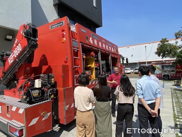 ▲台南地檢署主任檢察官李駿逸及台南地院庭長楊書琴兩位學習司法官師，帶領第63期台南學習組學習司法官們，前往台南市消防局參訪學習。（圖／記者林東良翻攝，下同）