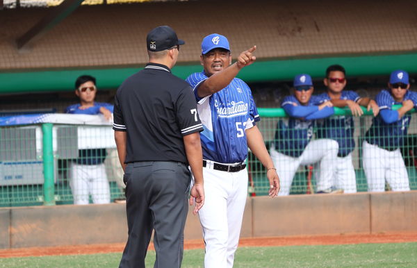 ▲陳金鋒抗議被趕出場。（圖／富邦悍將提供）