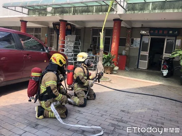 ▲為了強化歷史古蹟建築物火災搶救應變能力，台南市消防局第一大隊20日在市定古蹟鹽水大眾廟辦理火災搶救演練。（圖／記者林東良翻攝，下同）