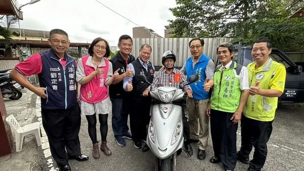 ▲馬爺爺103歲還騎機車趴趴GO