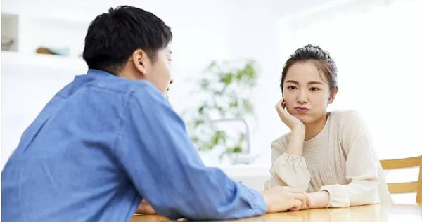 意外發現老婆上網討拍…媽寶男「洗衣機丟5千」拒住家裡　網狂讚：長大了！