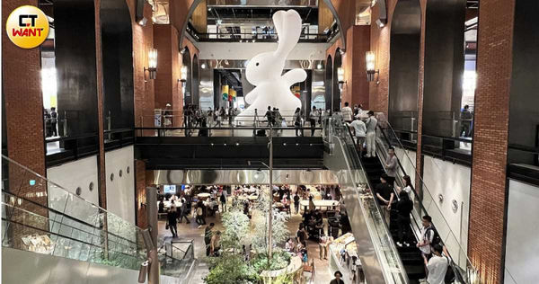 裕隆城開幕吸引眾多人潮，裕隆集團總經理姚振祥看好年業績達40億元。（圖／劉耿豪攝）