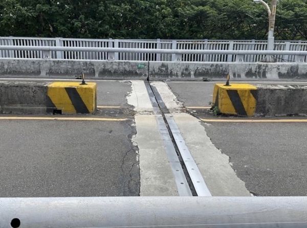 ▲▼新北市政府養工處將於10月21日、28日夜間辦理新海橋伸縮縫改善工程，分別封閉往板橋及新莊車道，屆時請民眾改由大漢橋通行。（圖／新北市政府提供）