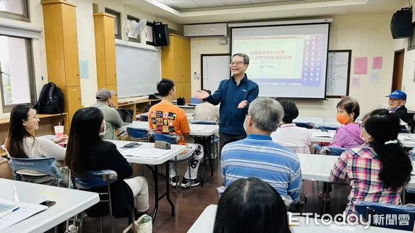 ▲「公務英語服務能力培訓」聘請慈濟大學外語系講師陳蔡慶教授公務實用英語。（圖／花蓮縣政府提供，下同）