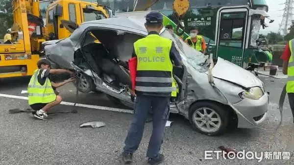 ▲陳男開轎車載女友南下遇死劫。（圖／記者蔡佩旻翻攝）