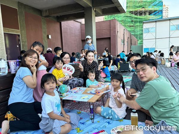 ▲台南市曾順良之友會及市議員曾之婕服務處，舉辦「良友盃兒童繪畫比賽」，現場參與的兒童們作畫妙趣橫生，闖關遊戲笑聲不斷。（圖／記者林東良翻攝，下同）