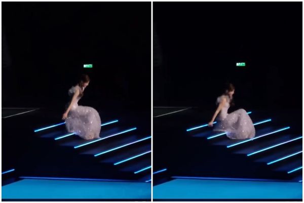 ▲陳妍希在舞台樓梯上摔倒。（圖／翻攝自微博）