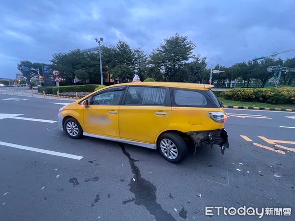 ▲計程車遭另部小客車追撞逃逸，警調閱監視器鎖定肇逃駕駛。（圖／記者張君豪翻攝）