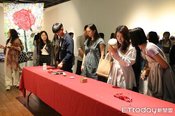 ▲台東美術館特展《關於愛情》。（圖／記者楊漢聲翻攝）