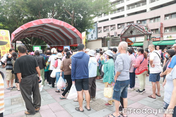 ▲南投縣養雞協會推廣國產雞肉及雞蛋，縣長許淑華到場推薦。（圖／記者高堂堯攝）