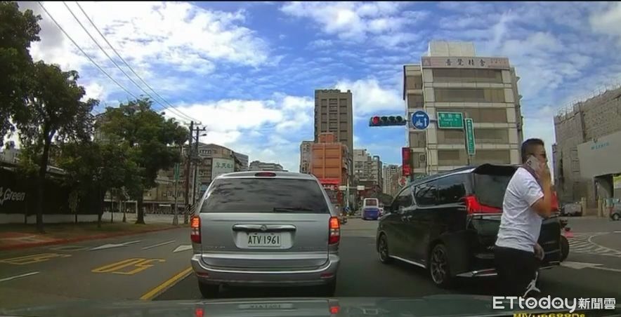 休旅車追撞等紅燈「行動豪宅」　扯！肇事駕駛竟倒退再撞一次 | ETtoday社會新聞 | ETtoday新聞雲