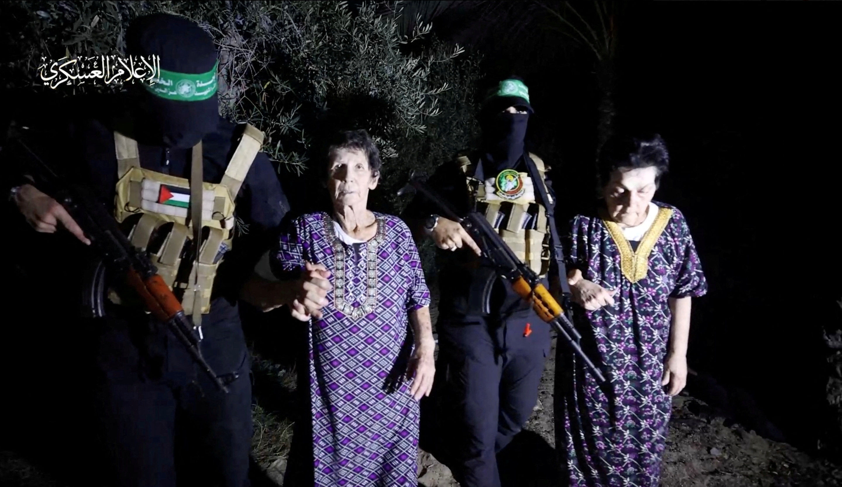 ▲哈瑪斯釋放2名以色列年長女性人質。（圖／路透）