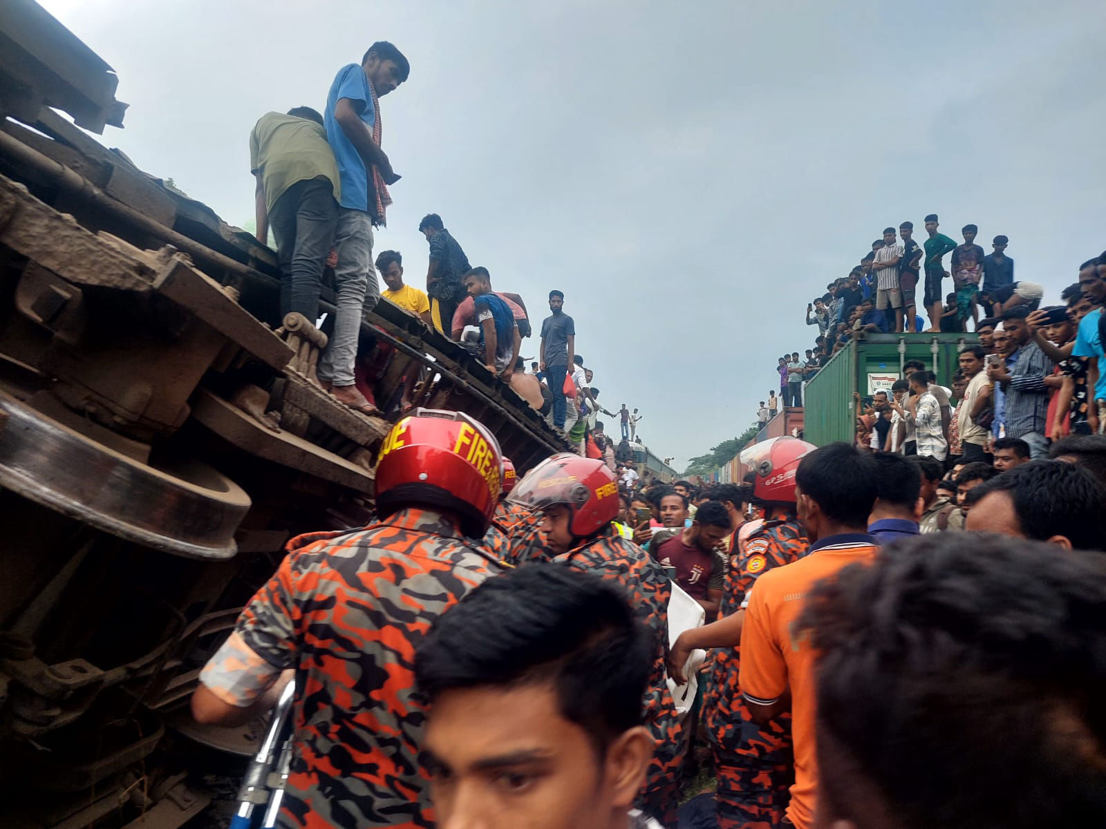 ▲孟加拉火車對撞。（圖／達志影像／美聯社）