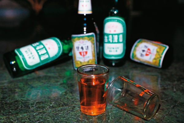 分隊士兵爆料，隊上士官兵經常違規飲酒，最愛喝啤酒加保力達。圖為示意圖。