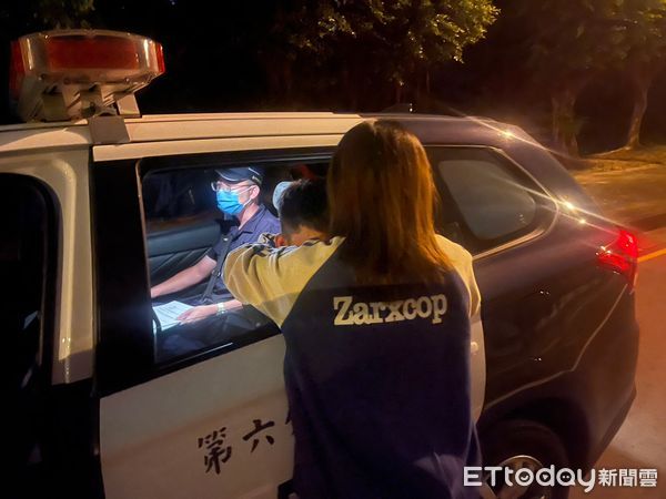 ▲抱緊不捨分手！23歲逃逸移工與女友淚別大哭：我不要回去。（圖／民眾提供）