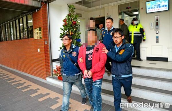 ▲▼鄭同學的爸爸過去是四海幫堂主，這次兒子出事，氣的他率眾開賓利到學校找人             。（圖／記者戴上容翻攝）