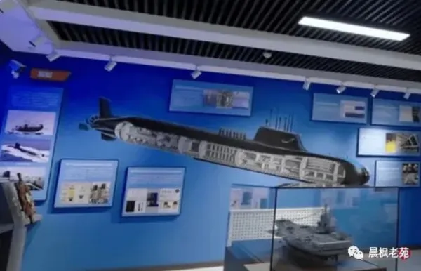 ▲▼哈爾濱工程大學在慶祝70周年校慶的宣傳片中，曝光一款過去從未公開的新型核潛艇展板，疑似就是全新的095級核動力攻擊潛艇。（圖／翻攝自「晨楓老苑」微信公眾號）